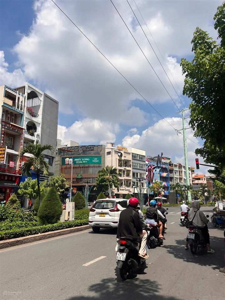 Villa 3pn, 59m2, ngang 4.2m mới ở ngay, gần hẻm xe hơi phan xích long, giáp quận 1, 7.x tỷ