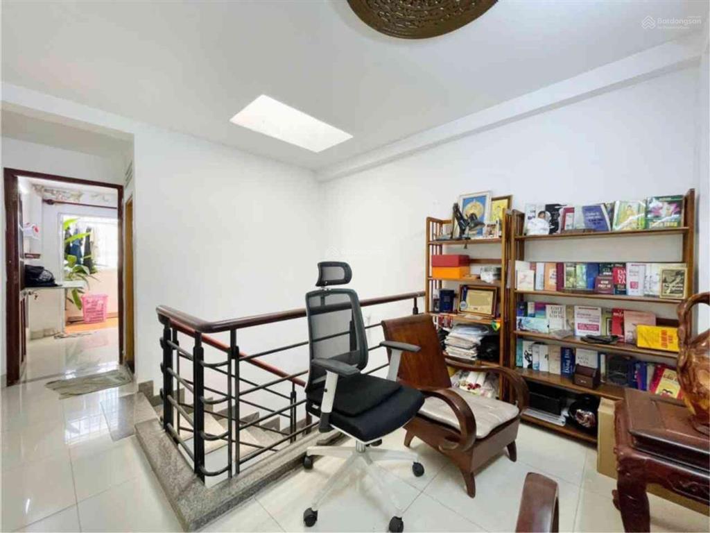 3 tầng, 46m2, hẻm xe hơi gần phan đình phùng, lô góc thoáng, hẻm dân trí, chỉ 7.75 tỷ