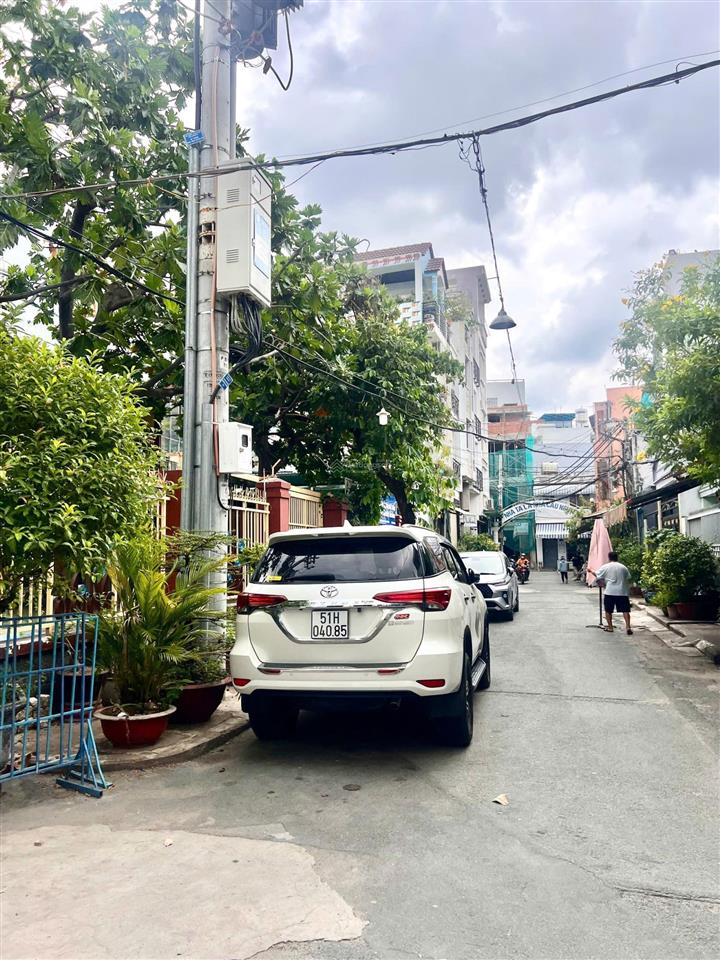 3 tầng, 5pn, ngang 4.5m, 84m2, hẻm xe hơi gần metro cách mạng tháng 8, ở/cho thuê, 8.45 tỷ