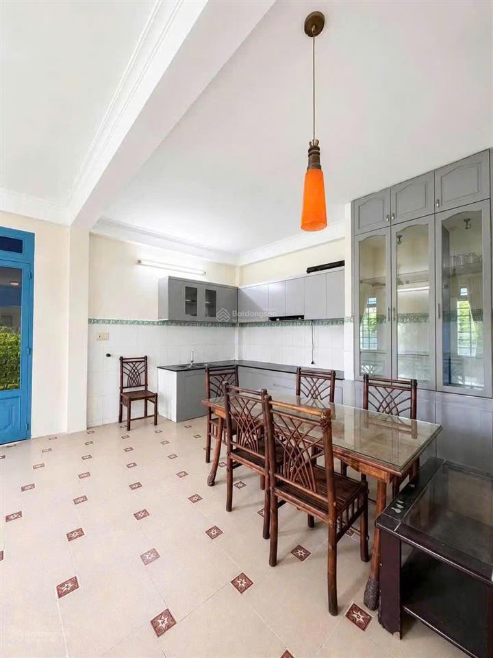 Nhanh mới kịp, 3tầng, 99m2, ngang 6.5m, gần hẻm xe hơi khu vip bàu cát, trương công định, chỉ 8.8tỷ
