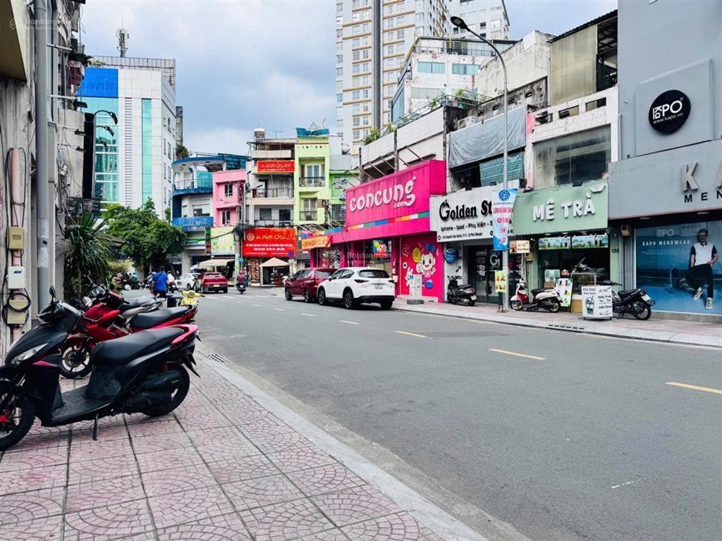3 tầng, ngang 4m, 20m², gần mặt tiền huỳnh văn bánh, mới ở ngay, 4,38 tỷ