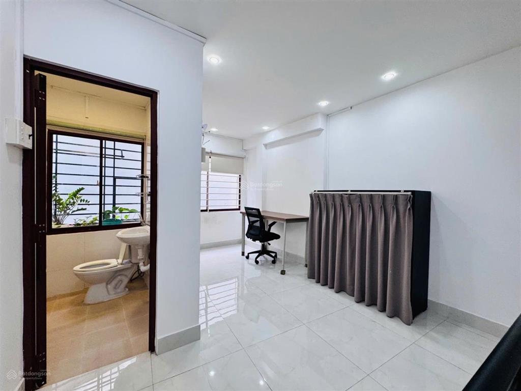 3 tầng, ngang 4m, 20m², gần mặt tiền huỳnh văn bánh, mới ở ngay, 4,38 tỷ