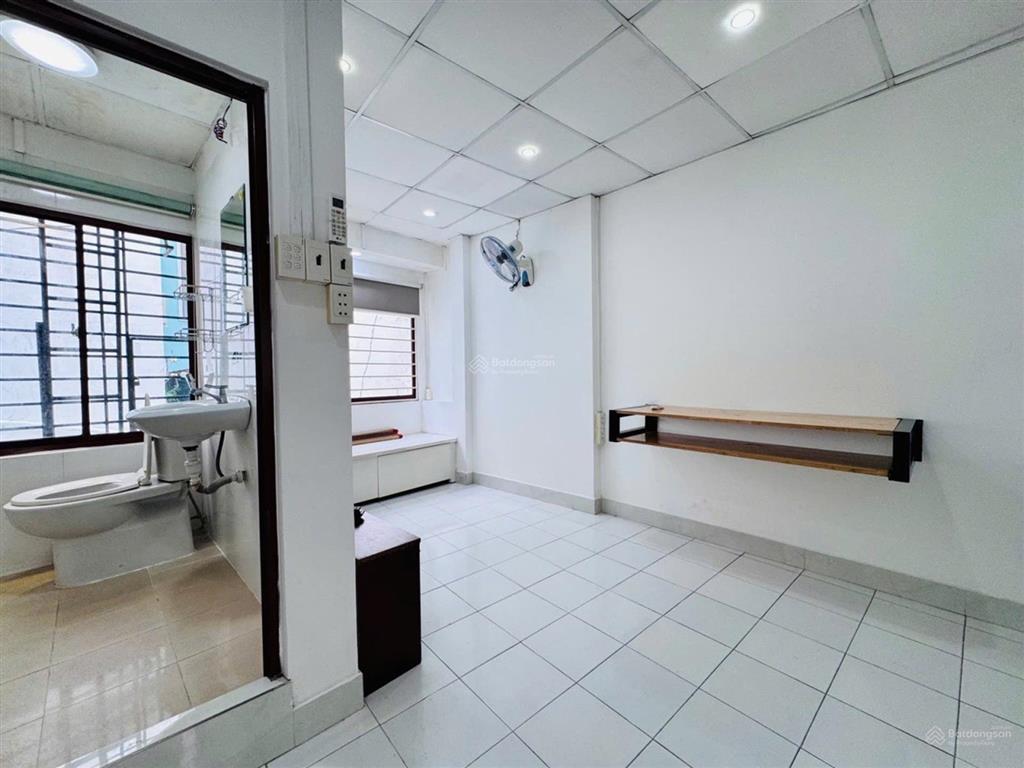 3 tầng, ngang 4m, 20m², gần mặt tiền huỳnh văn bánh, mới ở ngay, 4,38 tỷ