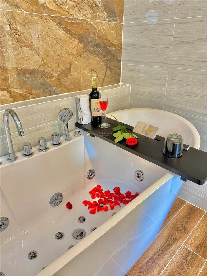 4 tầng, 5pn, 52m2, nở hậu 6.5m, gần hẻm xe hơi phan đình phùng, full nội thất, vào ở ngay, 9.85 tỷ