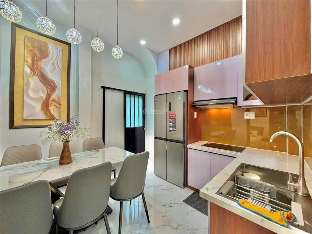 4 tầng, 5pn, 52m2, nở hậu 6.5m, gần hẻm xe hơi phan đình phùng, full nội thất, vào ở ngay, 9.85 tỷ