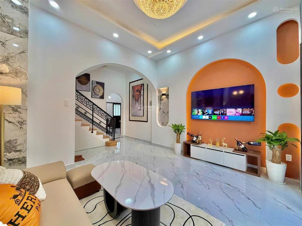 4 tầng, 5pn, 52m2, nở hậu 6.5m, gần hẻm xe hơi phan đình phùng, full nội thất, vào ở ngay, 9.85 tỷ