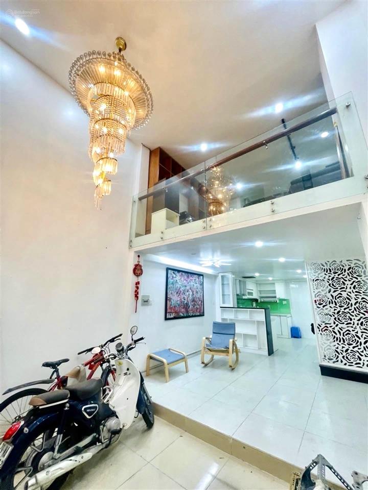Giảm chào chỉ 8,98 tỷ, vay bank gấp bán, 4 tầng, 55m2, hẻm xe hơi cách mạng tháng 8, gần metro