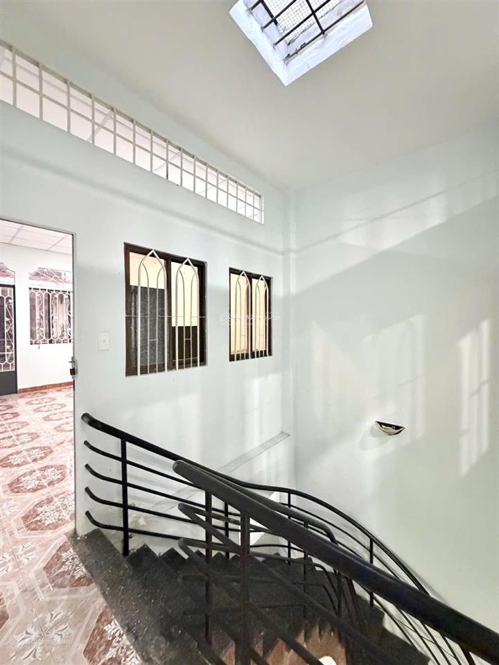 Hạ 1,5 tỷ, chủ gấp bán, 3 tầng, dt 3,9x18, gần hẻm xe hơi lê văn sỹ, quận 3, chỉ 8,75 tỷ