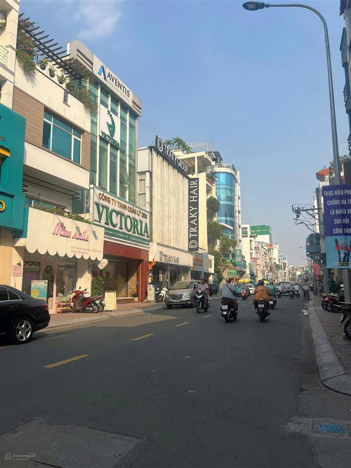 Giảm 500tr, 48m2, 2 tầng, gần mặt tiền huỳnh văn bánh phú nhuận, sân đậu xe, 7.9 tỷ