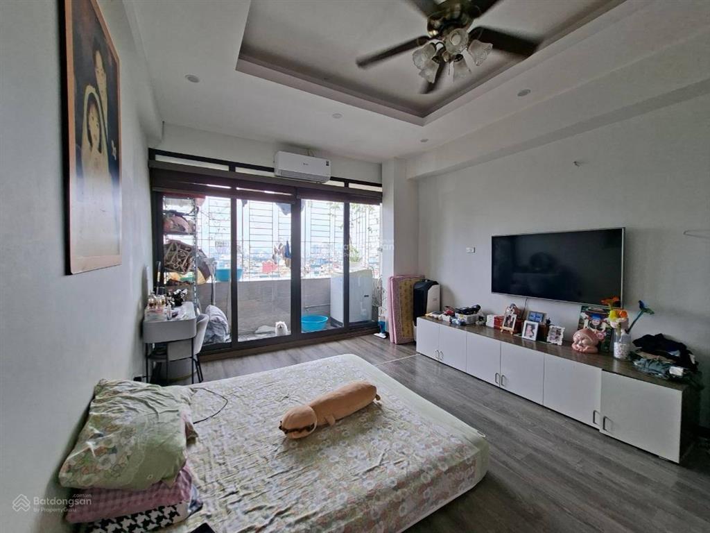 Bán căn hộ chung cư phố lạc trung, nhà mới đẹp ở ngay, tầng đẹp, view thoáng vĩnh viễn, giá đầu tư