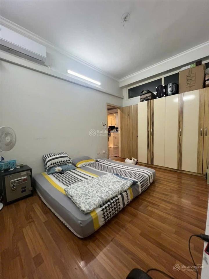 Bán căn hộ chung cư phố lạc trung, nhà mới đẹp ở ngay, tầng đẹp, view thoáng vĩnh viễn, giá đầu tư