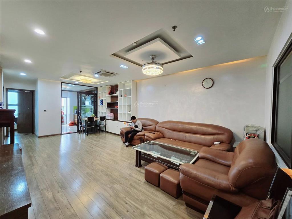 Bán căn hộ chung cư diamond flower , nhà mới đẹp ở ngay , view thoáng , khu vực ít nhà bán