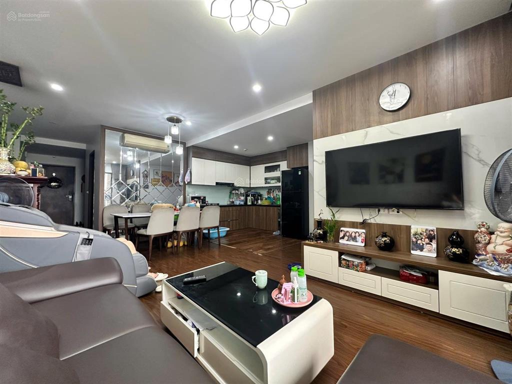 Bán căn hộ chung cư handiresco 31 lê văn lương , ban công view thoáng , nhà còn mới , ở ngay