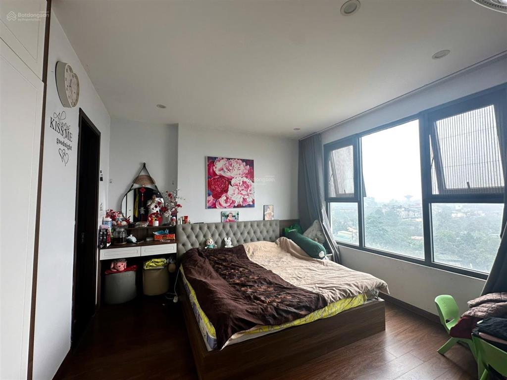 Bán căn hộ chung cư handiresco 31 lê văn lương , ban công view thoáng , nhà còn mới , ở ngay