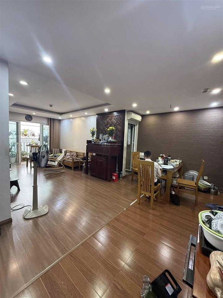 Bán căn hộ chung cư hòa bình green city 505 minh khai , ban công hướng mát , tầng cao view thoáng