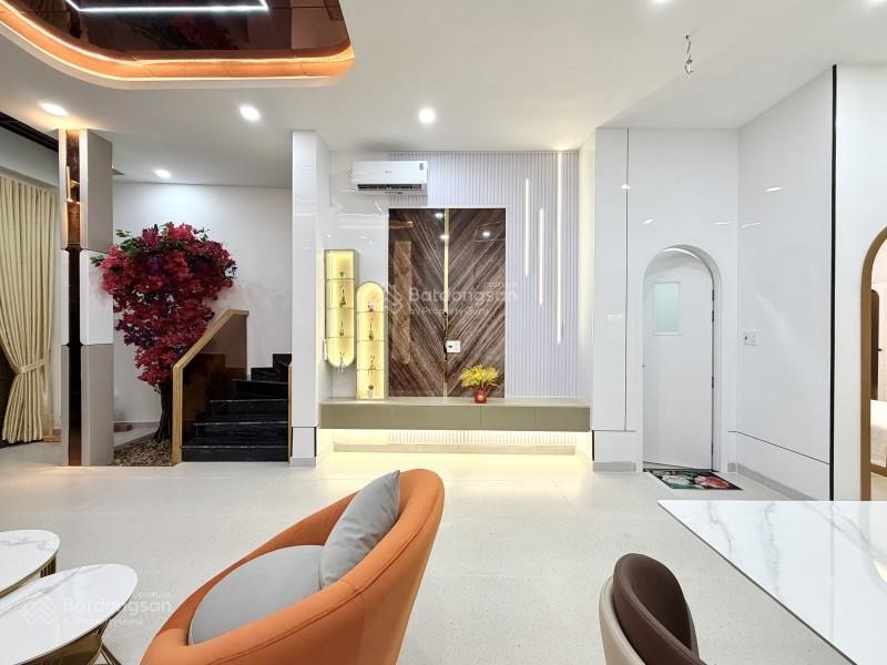 Siêu phẩm giá tốt  nơ trang long  64m2 (5.3x13) 3 tầng 4pn 4 wcphòng trà xông hơi 1 căn ra ô tô