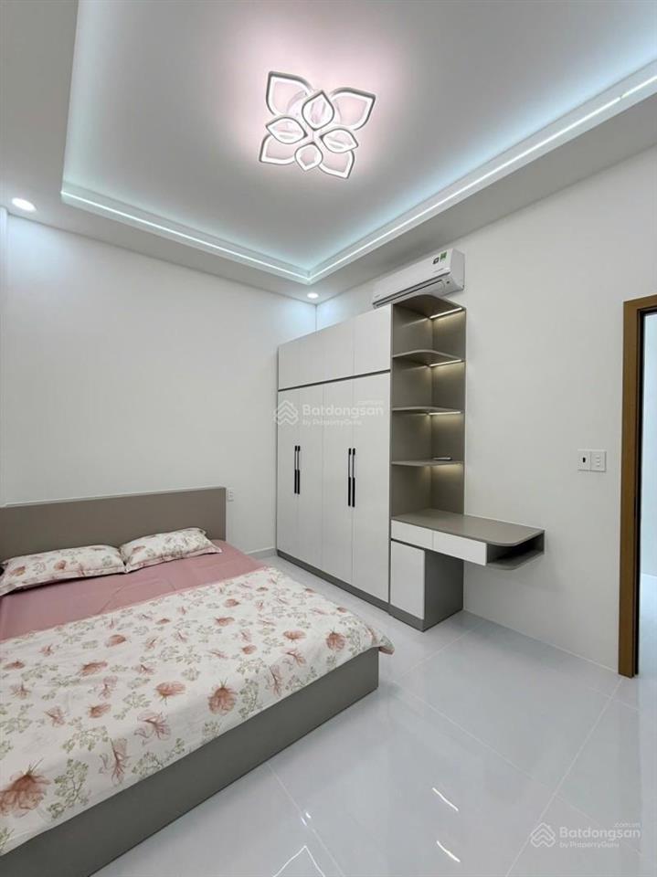 Hiếm khuông việt sát đầm sen nhà mới dọn vào ở ngay  40m2 1 trệt 1 lầu 3 pn  hẻm xe hơi đỗ cửa