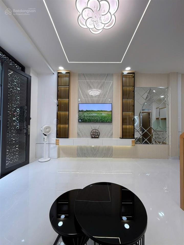 Hiếm khuông việt sát đầm sen nhà mới dọn vào ở ngay  40m2 1 trệt 1 lầu 3 pn  hẻm xe hơi đỗ cửa