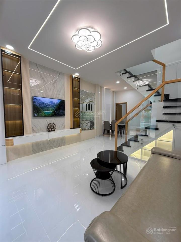 Hiếm khuông việt sát đầm sen nhà mới dọn vào ở ngay  40m2 1 trệt 1 lầu 3 pn  hẻm xe hơi đỗ cửa