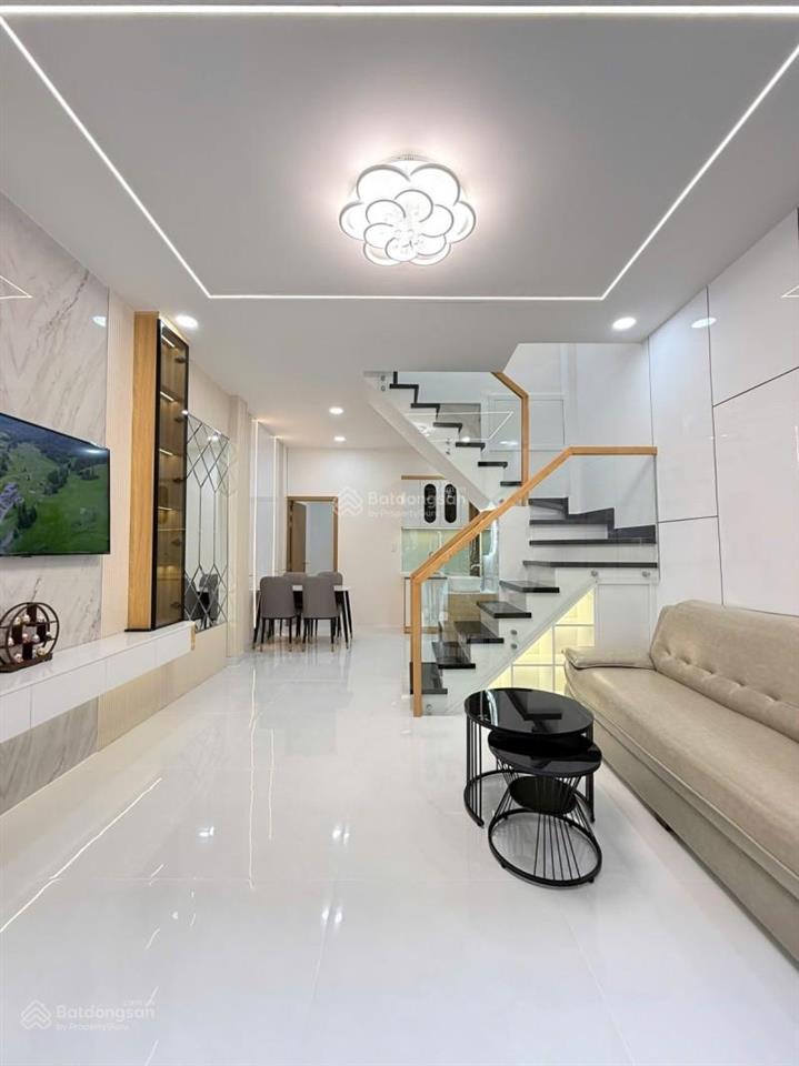 Hiếm khuông việt sát đầm sen nhà mới dọn vào ở ngay  40m2 1 trệt 1 lầu 3 pn  hẻm xe hơi đỗ cửa