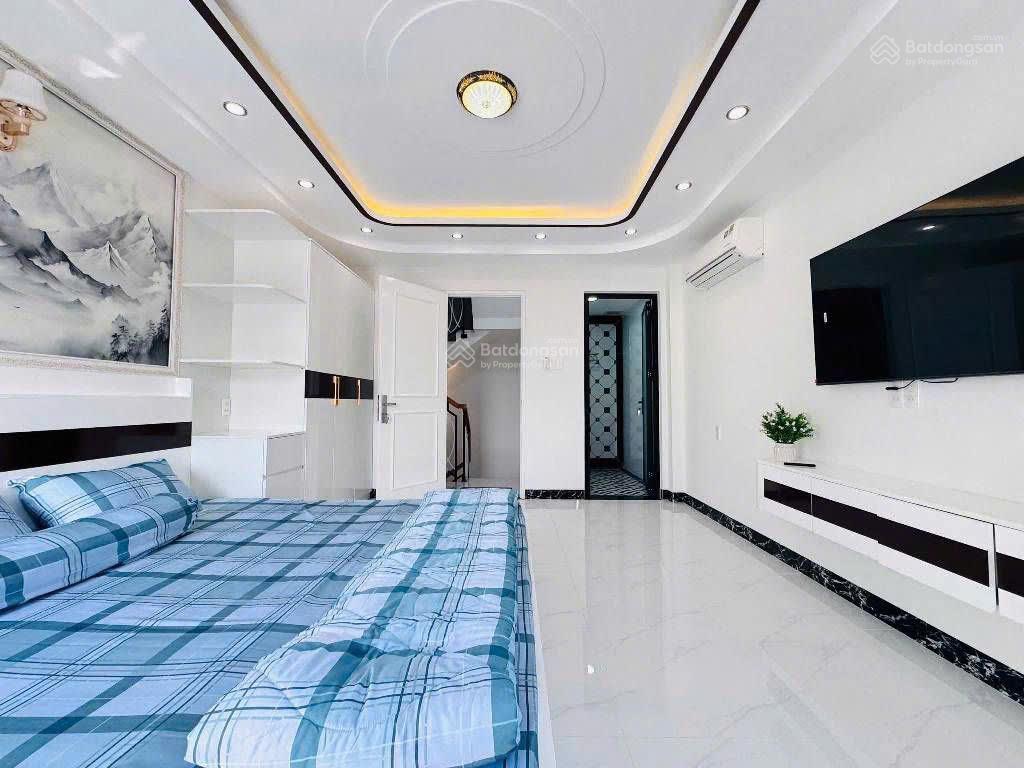 Bán nhà xây mới 5 tầng cạnh thích quảng đức  (4.1x8.5) sổ a4  full nội thất