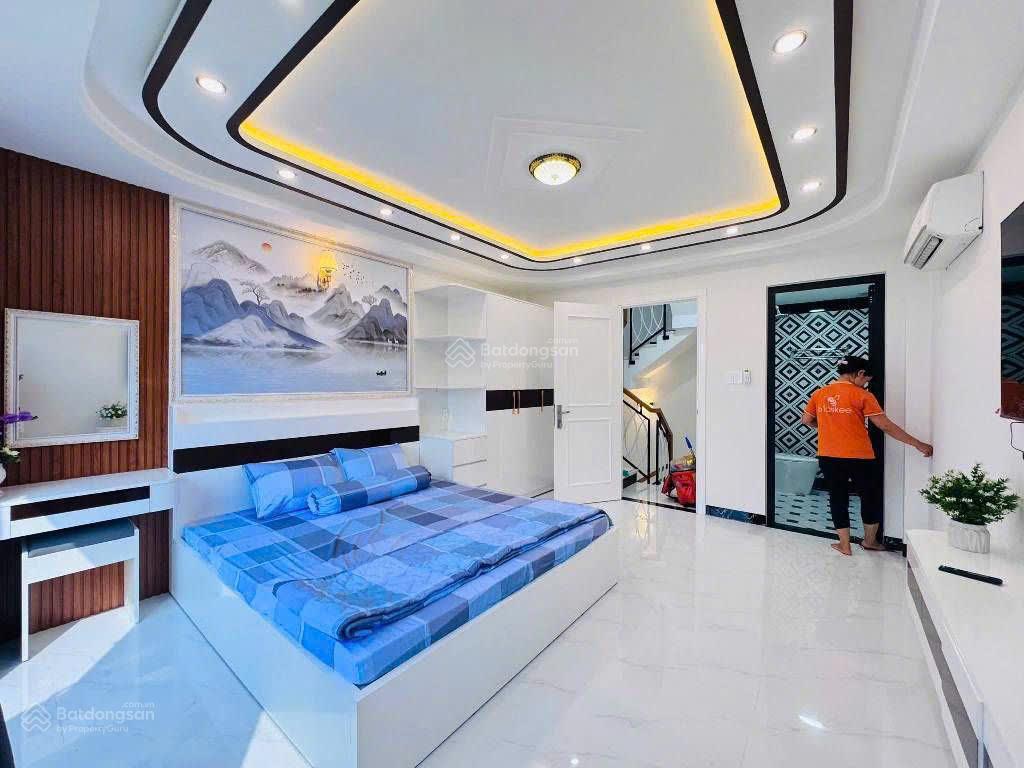 Bán nhà xây mới 5 tầng cạnh thích quảng đức  (4.1x8.5) sổ a4  full nội thất