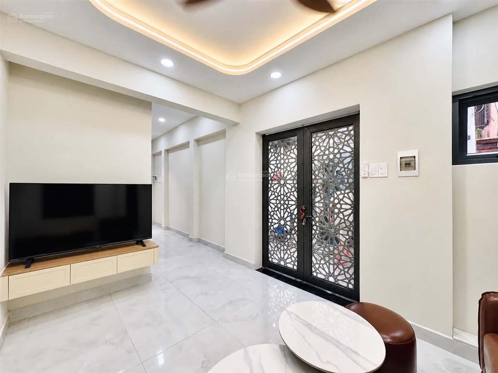 Nhà đẹp sát mặt tiền hoàng hoa thám  4 tầng 4 pn  sân thượng chill  full nội thất