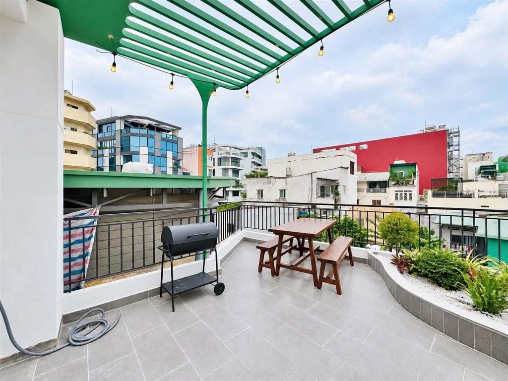 Nhà đẹp sát mặt tiền hoàng hoa thám  4 tầng 4 pn  sân thượng chill  full nội thất