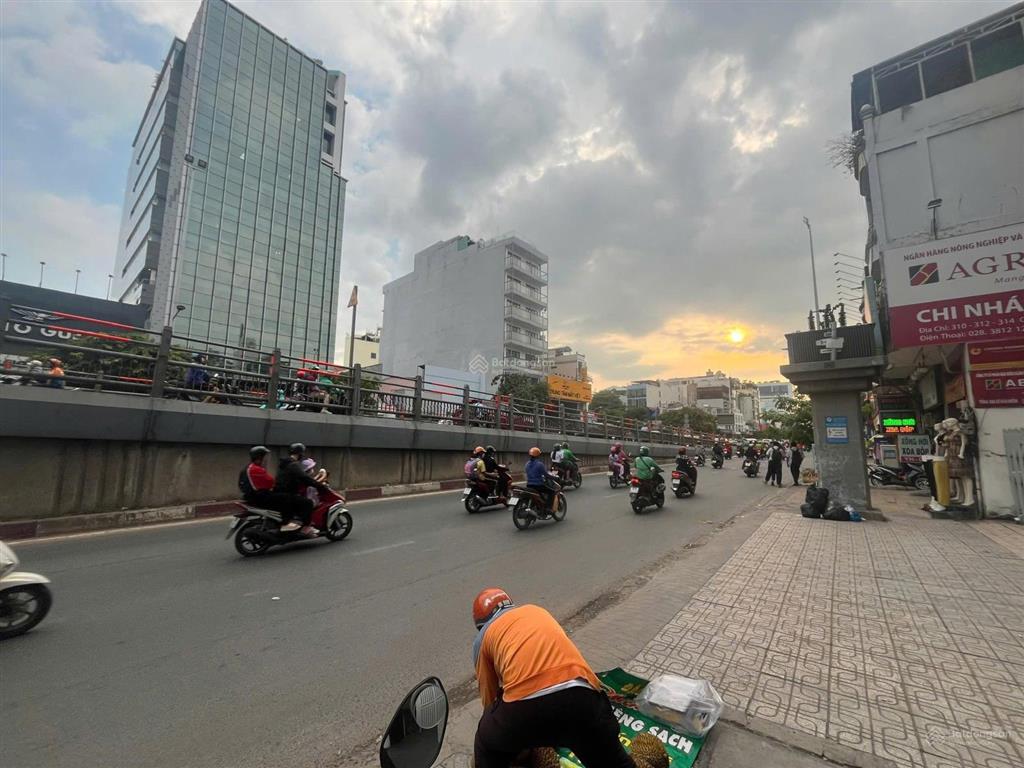 Tòa nhà cần bán gấp | cộng hòa, p. 13, q. tân bình | 181m2 | 38 tỷ | thuê 1 tỷ