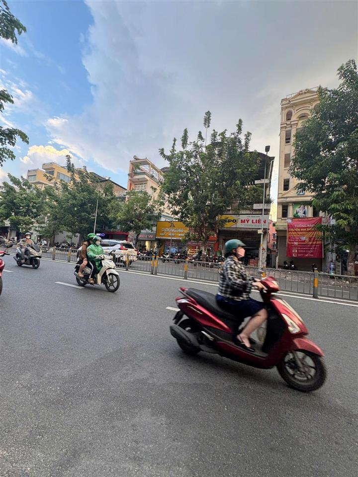 Tòa nhà cần bán gấp | lý thái tổ, p. 9, q. 10 | 99m2 | 48 tỷ | thuê 1 tỷ
