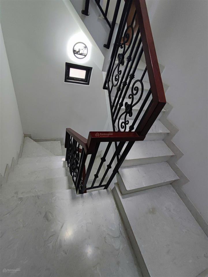 Chủ gấp bán hxh 493a cách mạng tháng 8, dt 4x11m, 5 tầng 4 pn btct, nhà mới full nội thất nhập khẩu