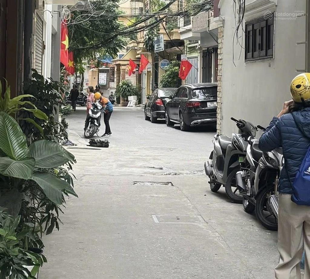 Cực gấp 190tr/m2 đất đội cấn, ba đình  oto qua nhà, 10m ra oto tránh, gần phố  xây ở, chdv đỉnh