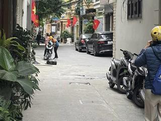 Cực gấp 190tr/m2 đất đội cấn, ba đình  oto qua nhà, 10m ra oto tránh, gần phố  xây ở, chdv đỉnh