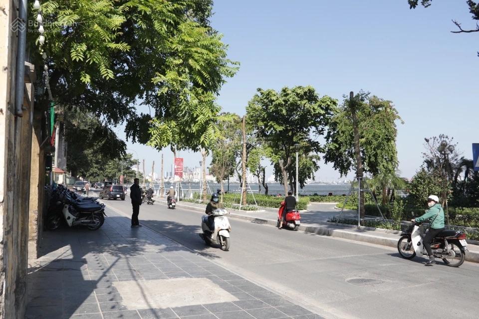 Cực hiếm bán nhanh 290tr/m2 đất võng thị, tây hồ  oto vào nhà, vài bước ra hồ tây  ở cực lộc