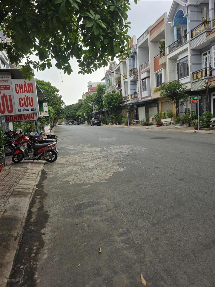 7 tỷ 700 nhà mặt tiền kinh doanh đường số 1 khu toa xe lửa. ngay vincom. 3 tầng. dt 76m2. tp dĩ an