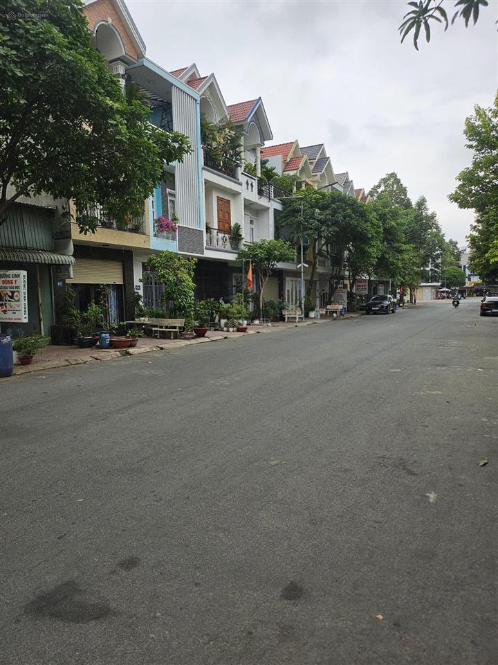 7 tỷ 700 nhà mặt tiền kinh doanh đường số 1 khu toa xe lửa. ngay vincom. 3 tầng. dt 76m2. tp dĩ an