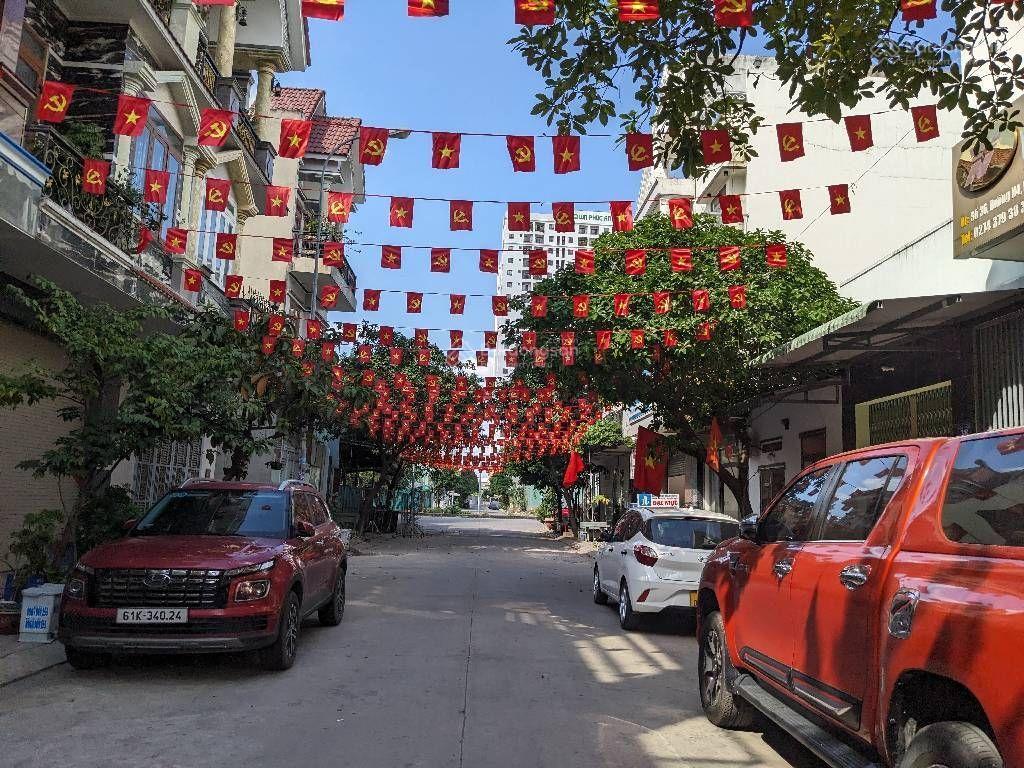 7 tỷ 700 nhà mặt tiền kinh doanh đường số 1 khu toa xe lửa. ngay vincom. 3 tầng. dt 76m2. tp dĩ an