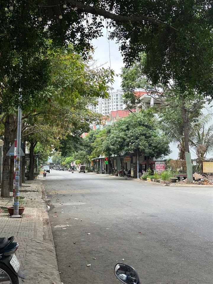 7 tỷ 700 nhà mặt tiền kinh doanh đường số 1 khu toa xe lửa. ngay vincom. 3 tầng. dt 76m2. tp dĩ an