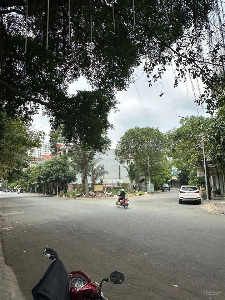 7 tỷ 700 nhà mặt tiền kinh doanh đường số 1 khu toa xe lửa. ngay vincom. 3 tầng. dt 76m2. tp dĩ an