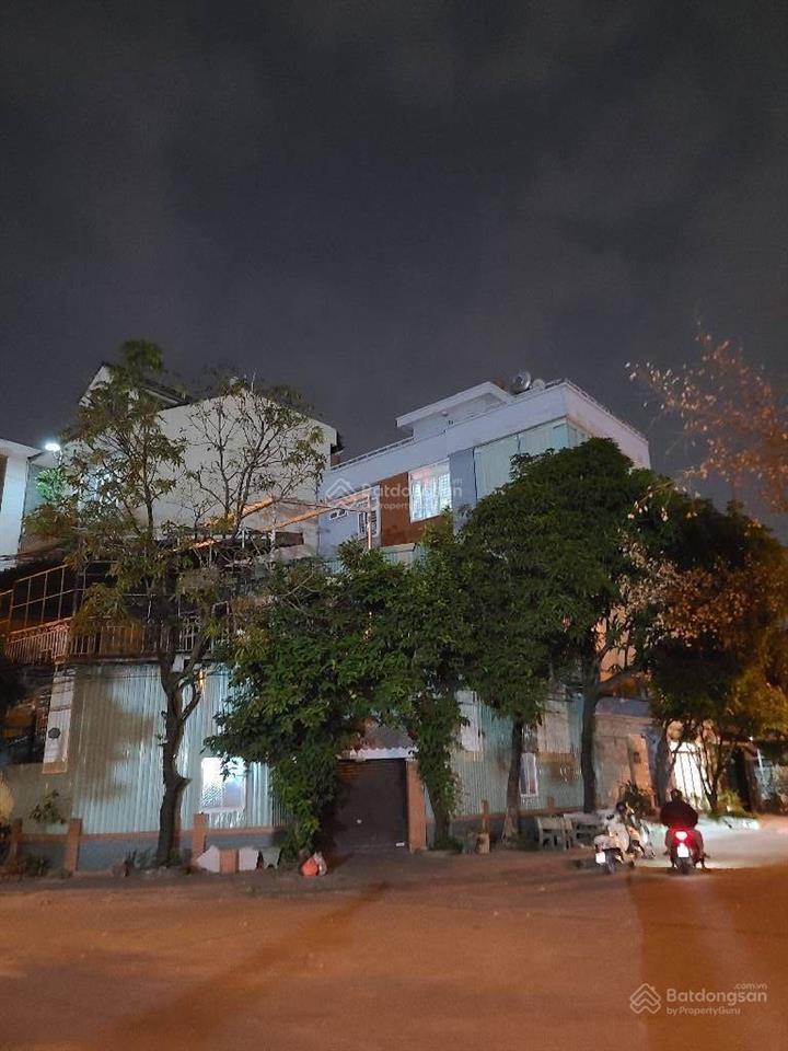 23 tỷ căn góc tthc dĩ an. dt 276m2 full nội thất. chia 2 sổ. vị trí vip nhất tp dĩ an