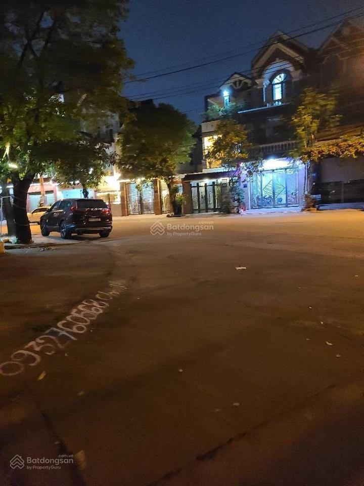 23 tỷ căn góc tthc dĩ an. dt 276m2 full nội thất. chia 2 sổ. vị trí vip nhất tp dĩ an