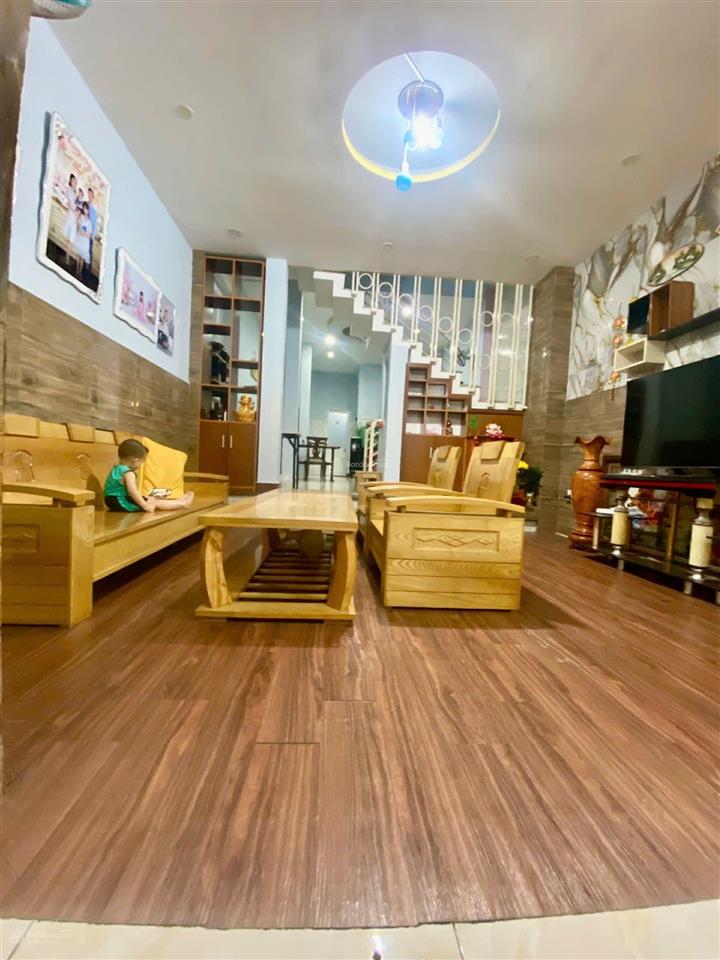 4tỷ190 nhà 3 tầng ngay chợ đoàn thị kia dĩ an. hẻm xe hơi đậu cửa. không có căn thứ 2