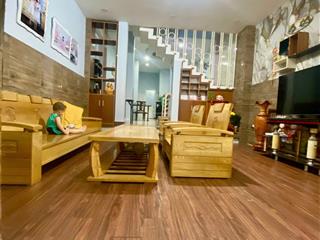 4tỷ190 nhà 3 tầng ngay chợ đoàn thị kia dĩ an. hẻm xe hơi đậu cửa. không có căn thứ 2