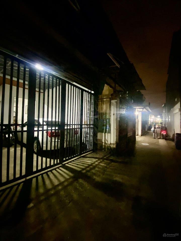 4tỷ190 nhà 3 tầng ngay chợ đoàn thị kia dĩ an. hẻm xe hơi đậu cửa. không có căn thứ 2