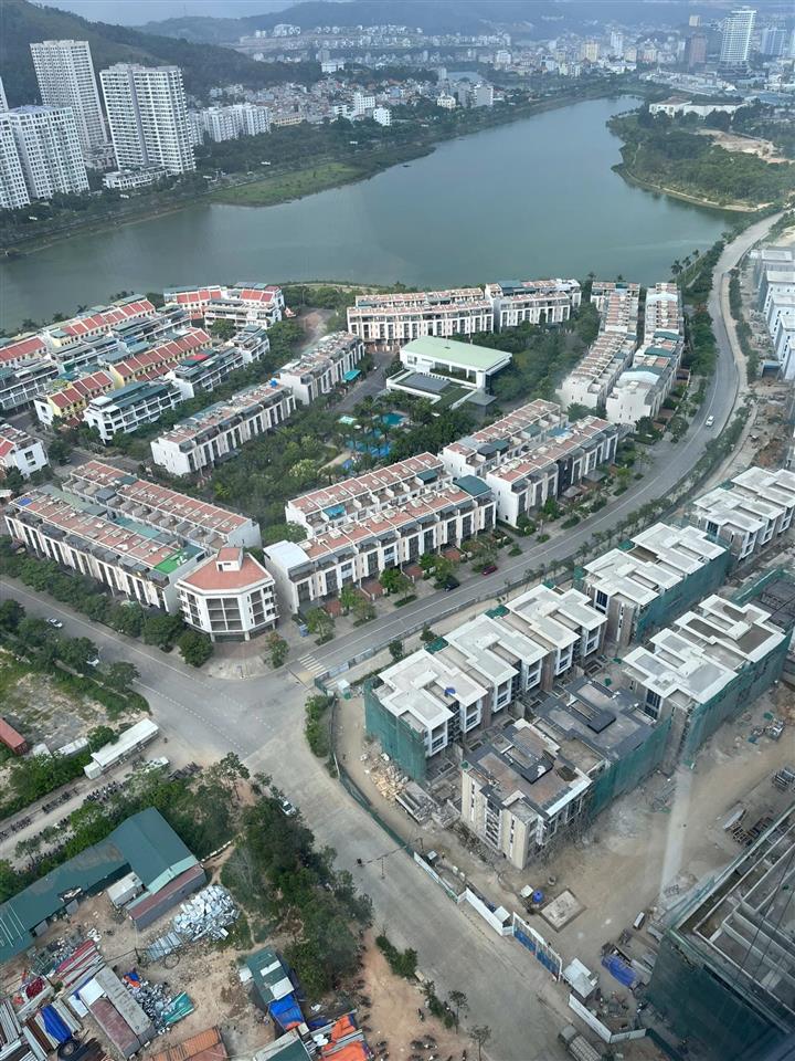 Cần bán căn hộ cao cấp a la carte hạ long bay 2,8 tỷ, 54m2, sẵn sổ miễn phí dv 10 năm .0982 527 ***