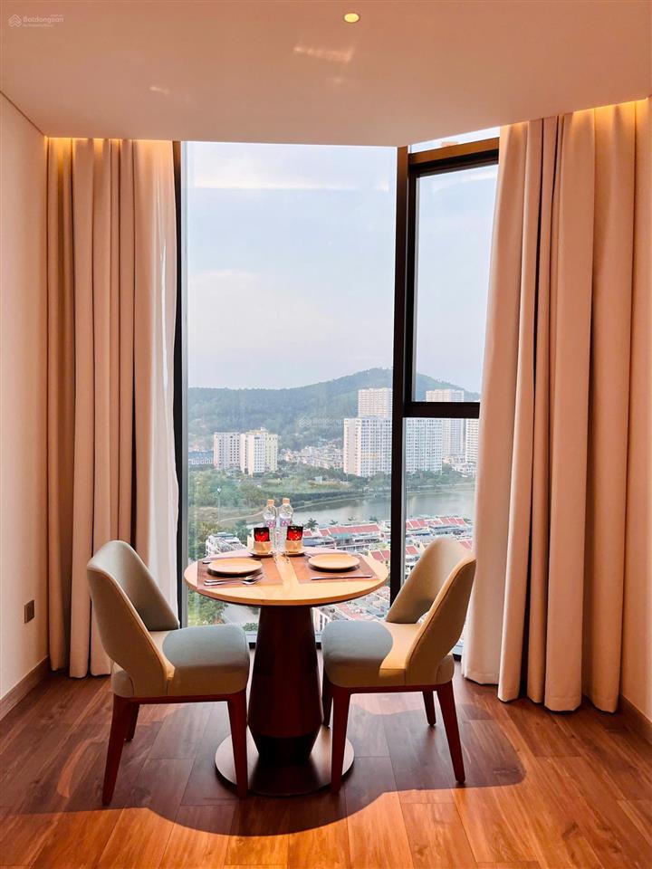 Cần bán căn hộ cao cấp a la carte hạ long bay 2,8 tỷ, 54m2, sẵn sổ miễn phí dv 10 năm .0982 527 ***