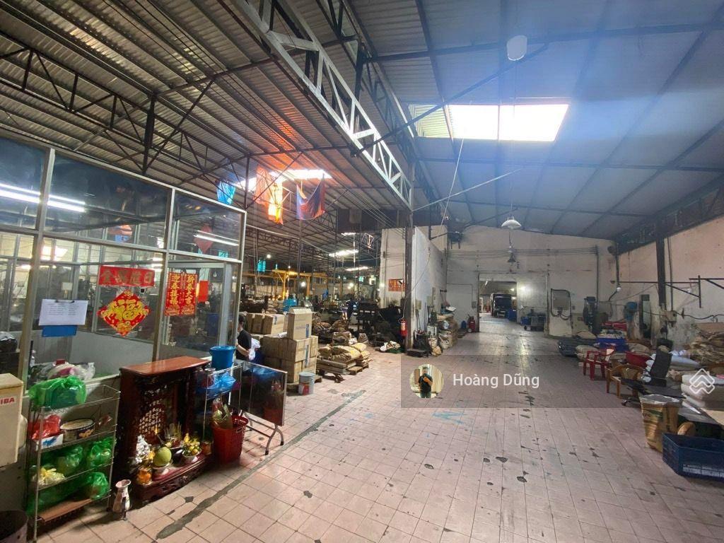Bán kho xưởng gần 3000m2  trịnh đình trọng  ngang 8 nở hậu 80 dài 50m  hẻm xe tải  giá 150 tỷ