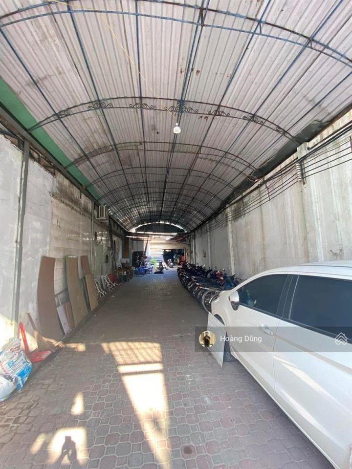 Bán kho xưởng gần 3000m2  trịnh đình trọng  ngang 8 nở hậu 80 dài 50m  hẻm xe tải  giá 150 tỷ