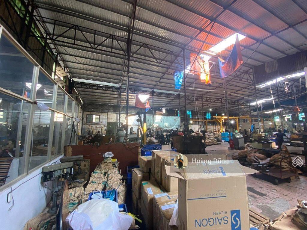 Bán kho xưởng gần 3000m2  trịnh đình trọng  ngang 8 nở hậu 80 dài 50m  hẻm xe tải  giá 150 tỷ