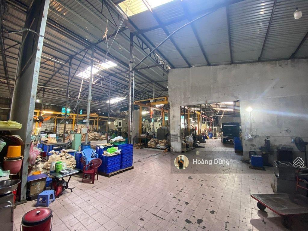 Bán kho xưởng gần 3000m2  trịnh đình trọng  ngang 8 nở hậu 80 dài 50m  hẻm xe tải  giá 150 tỷ